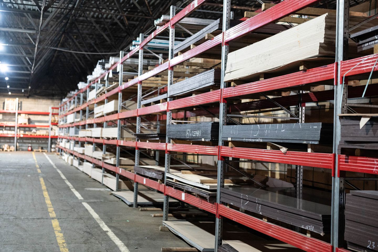 Фанера ФОФ сетчатая 18мм 2440х1220 мм сорт 1/1 березовая HEXA (Черный цвет)