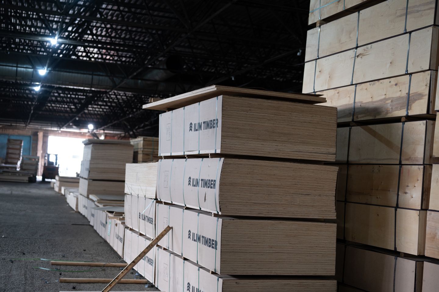 Фанера ФСФ 30 мм 2440х1220 мм сорт 2/3 шлифованная хвойная влагостойкая Larch Лиственница